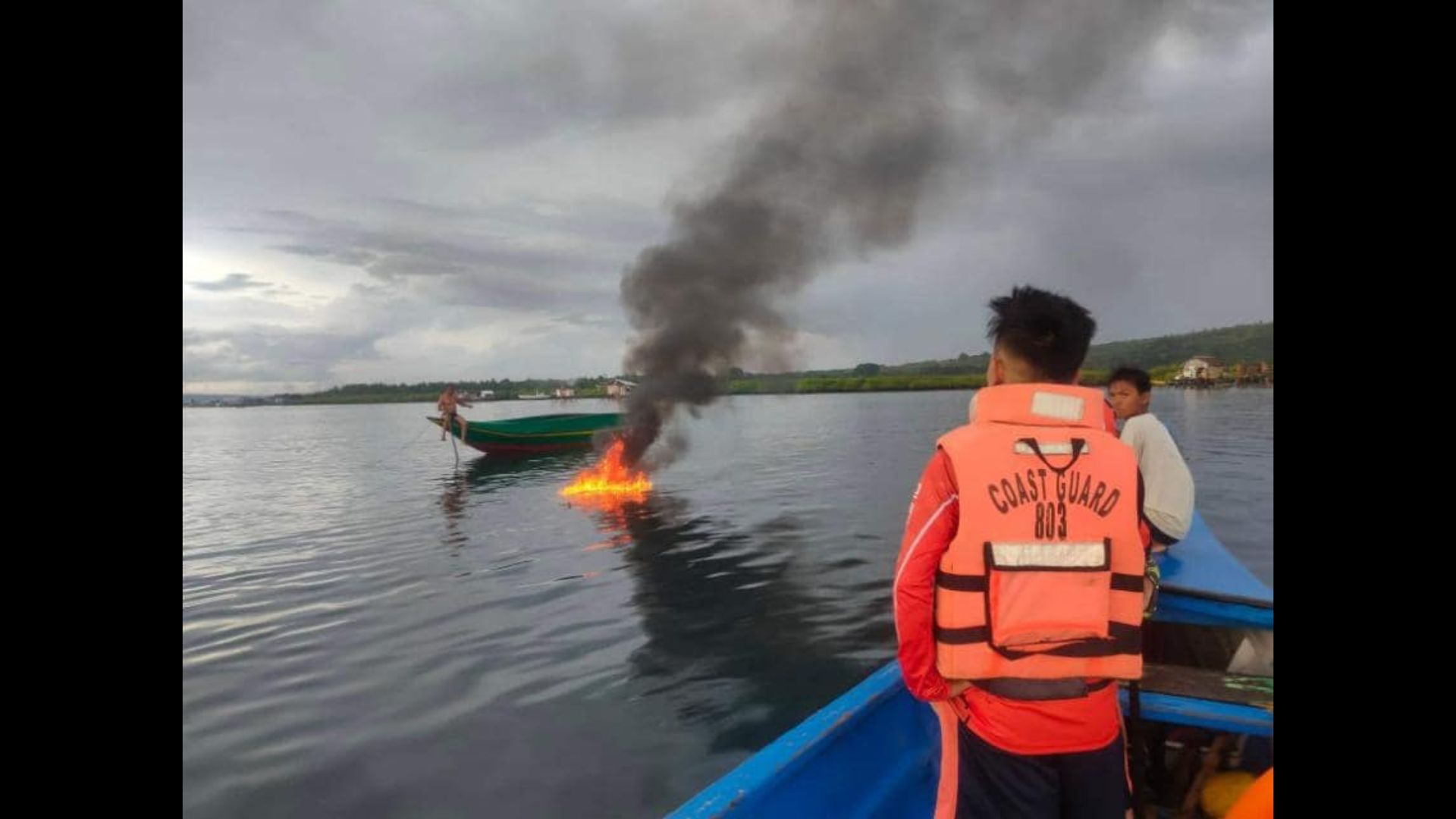 Bangka nasunog sa karagatan ng Isabela City, 1 ang sugatan