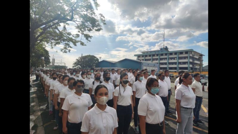 300 Coast Guard trainees manunumpa sa tungkulin