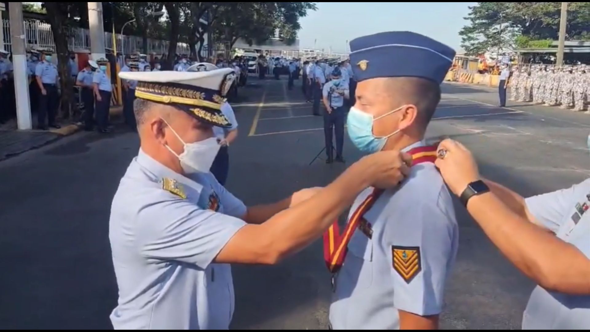 Coast Guard personnel na nanguna sa Gunner’s Mate course sa US ginawaran ng parangal