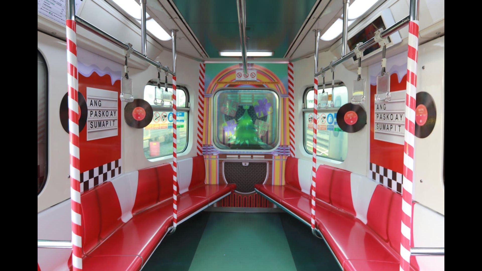 TINGNAN: Christmas Train ng LRT-1 nagsimula nang bumiyahe