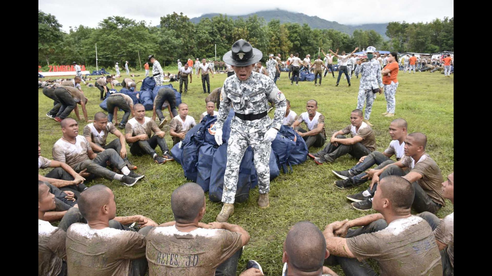 Mahigit 800 coast guard trainees sumailalim sa reception rites