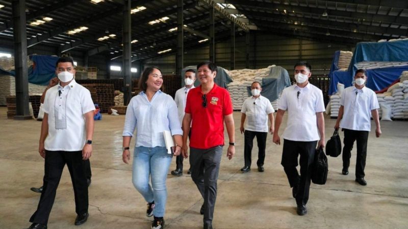 Pang. Marcos nag-inspeksyon sa NFA warehouse sa Valenzuela para matiyak ang P25 per kilo na bigas sa Kadiwa stores