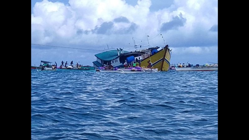 11 crew ng nagkaproblemang barko sa Sulu nasagip ng Coast Guard