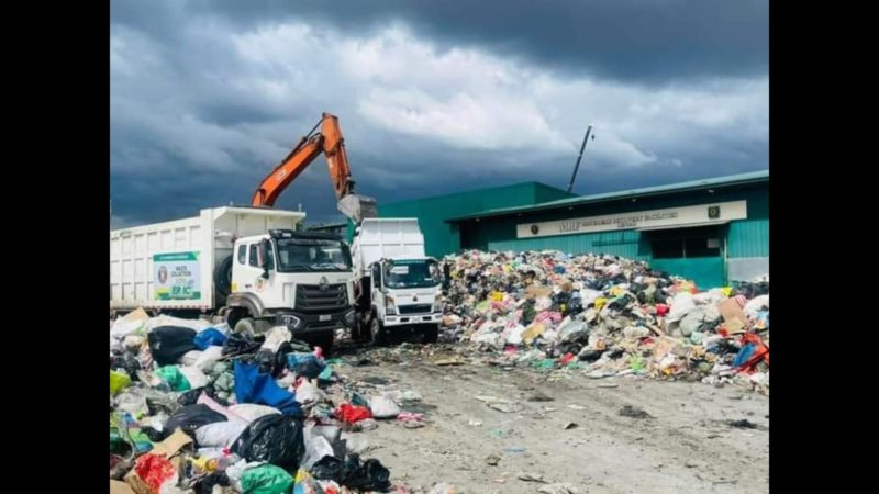 Mga residente ng Parañaque, nagrereklamo sa tambak-tambak na basurang hindi nakokolekta