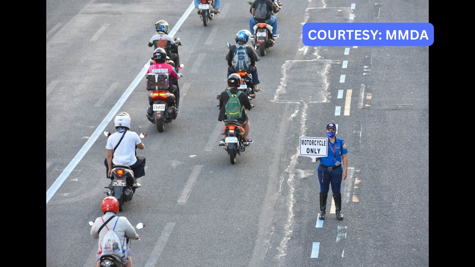 Mahigit 1,700 na motorista nahuli sa unang araw ng pagpapatupad ng exclusive motorcycle lane sa Commonwealth Ave. sa QC