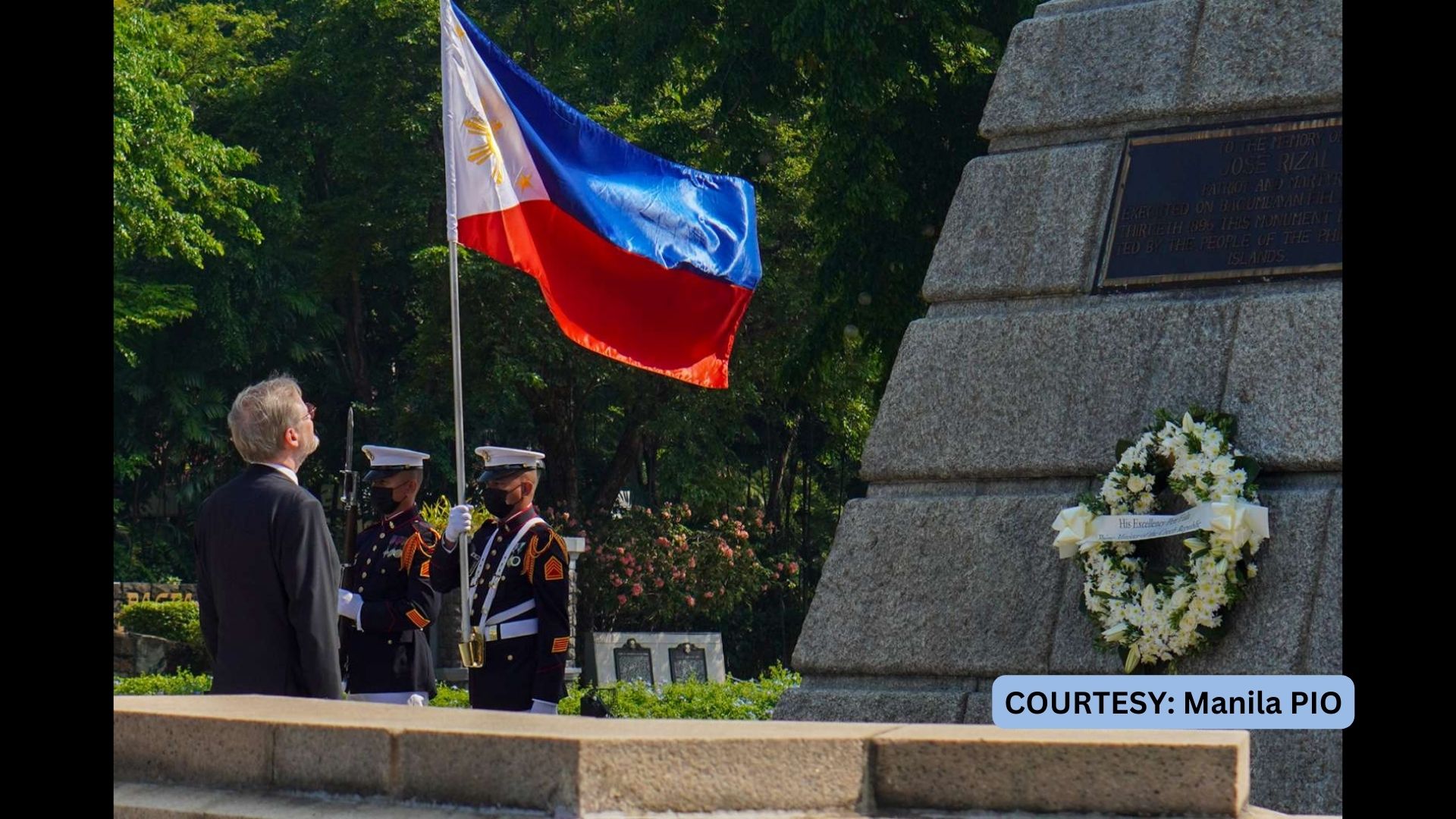 Czech Republic Prime Minister Petr Fiala nag-alay ng bulaklak sa bantayog ni Dr. Jose Rizal