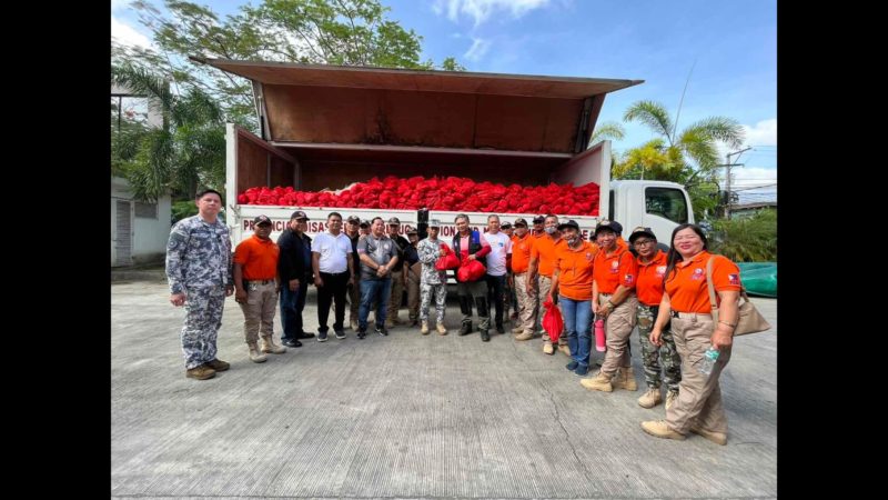 Coast Guard namahagi ng food packs sa mga apektado ng oil spill sa Oriental Mindoro