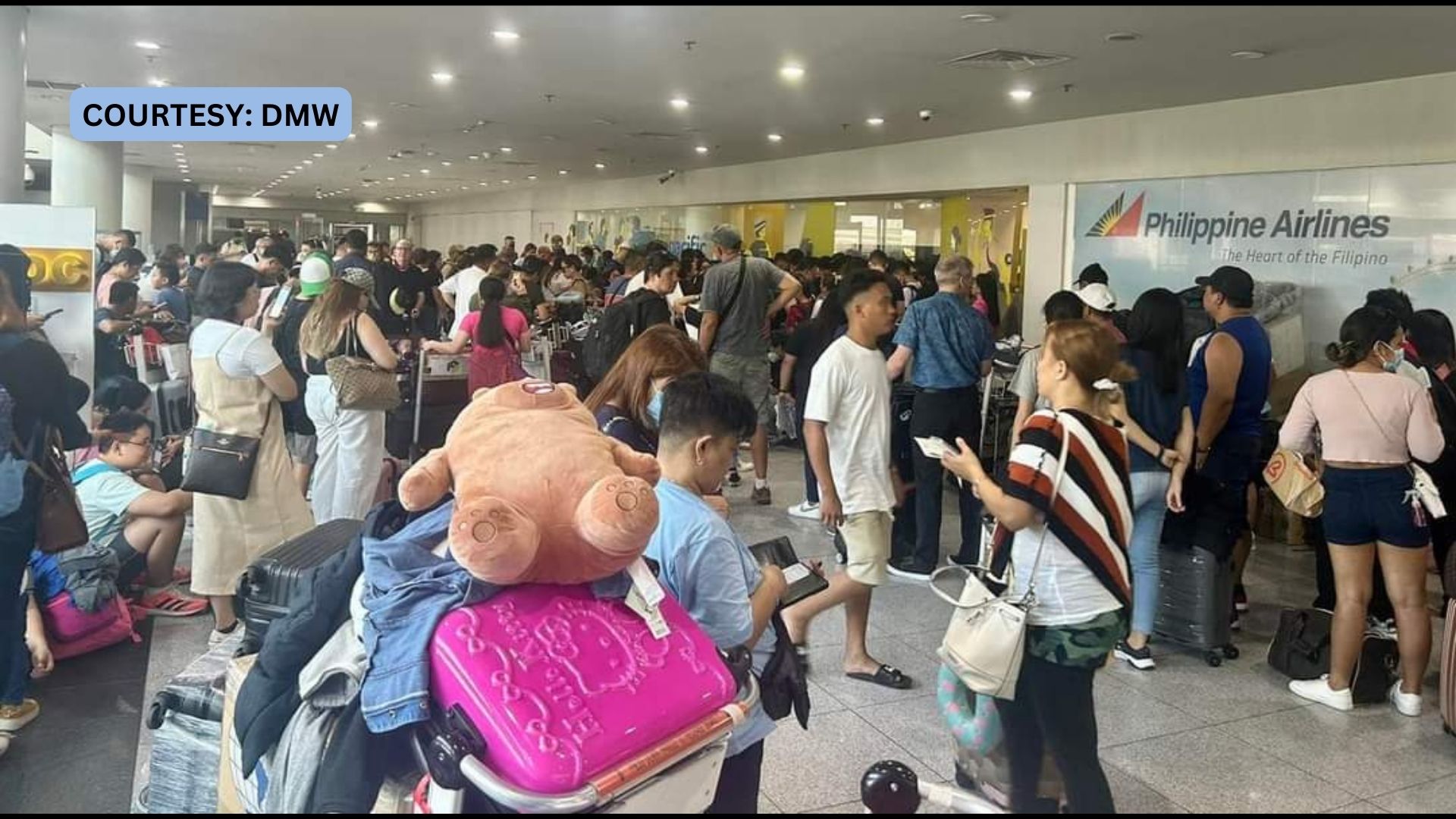 Mga OFW na naapektuhan ng power outage sa NAIA inasistihan ng DMW