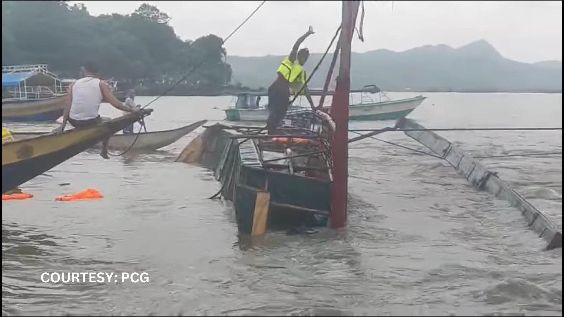 Bangka na may lulang mga pasahero sa tumaob sa Binangonan, Rizal; marami ang nasawi