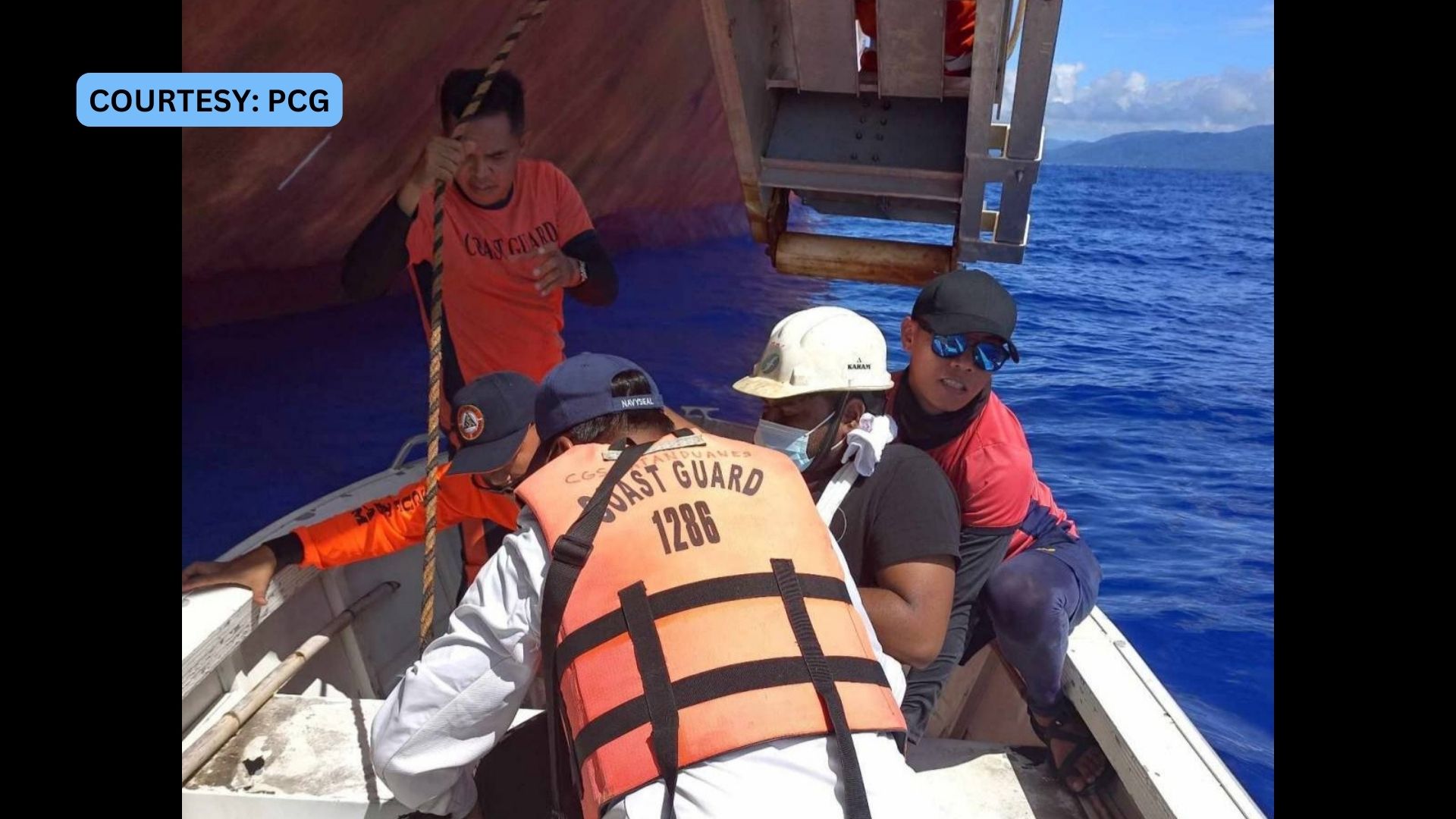 Indian crew ng isang Singaporean Vessel inilikas ng Coast Guard matapos magtamo ng sugat habang naglalayag