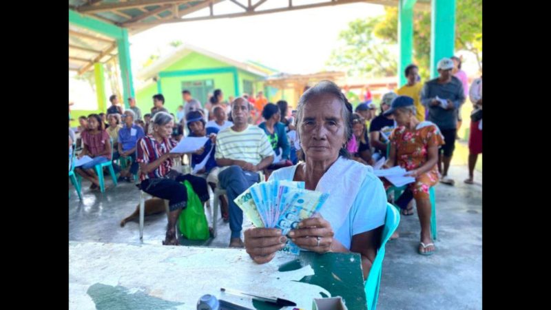 Mahigit 200 residente na naapektuhan ng bagyong Egay sa Aparri, Cagayan tumanggap ng tulong-pinansyal mula sa DSWD