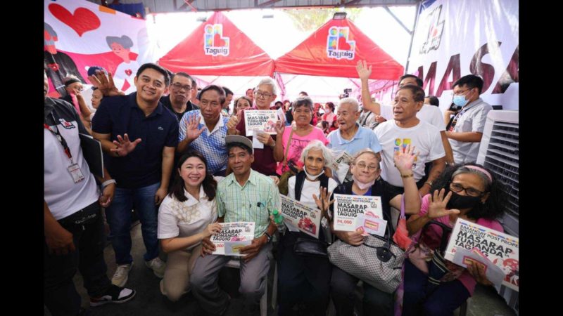 Taguig LGU sinimulan ang bahay-bahay na pamamahagi ng birthday cash gift sa senior citizens sa EMBO Barangays