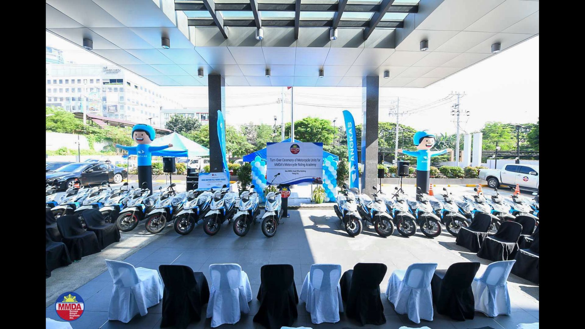 Angkas nagbigay ng 20 motorsiklo para sa Motorcycle Riding Academy ng MMDA