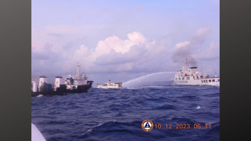 Barko ng China ginamitan ng water cannon ang barko ng Pilipinas na nagsasagawa ng RoRe Mission sa BRP Sierra Madre