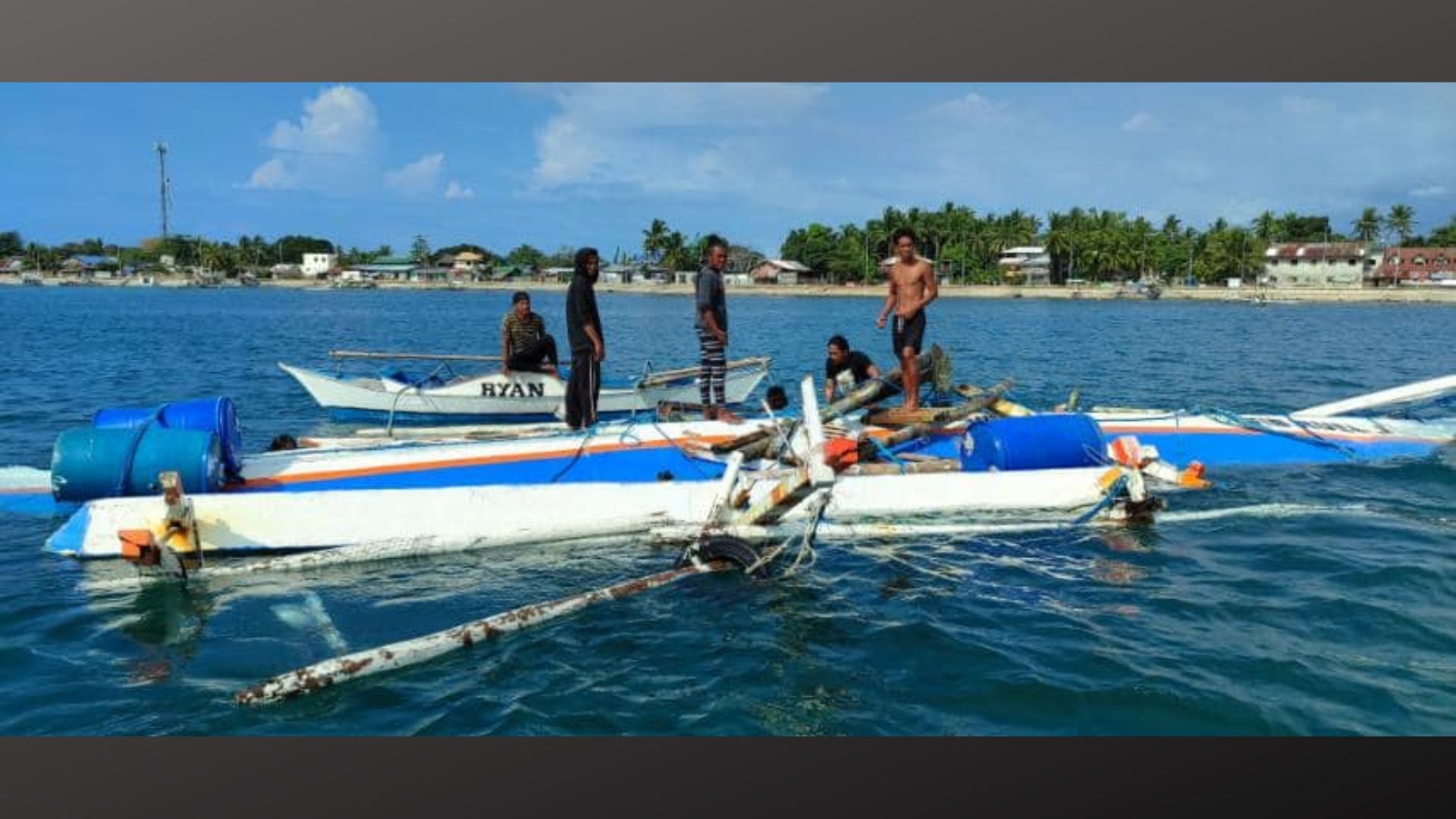 Limang mangingisda nailigtas matapos mabangga ng foreign bulk carrier ang sinasakyan nilang bangka