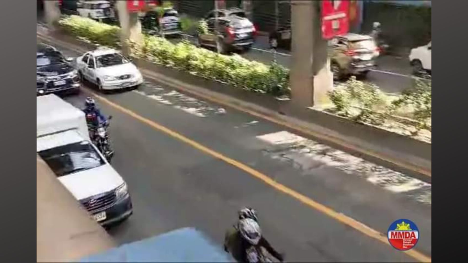 Halos 100 na motorista nahuli sa EDSA Bus Carousel lane