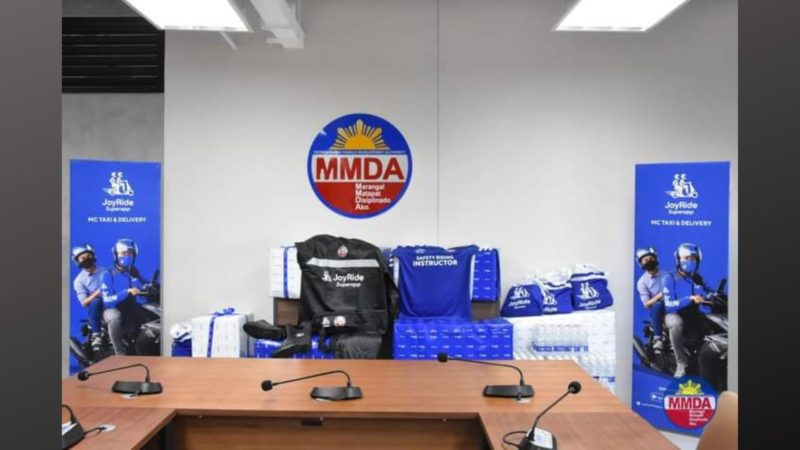 MMDA tumanggap ng kagamitan mula sa ride-hailing firm na JoyRide PH