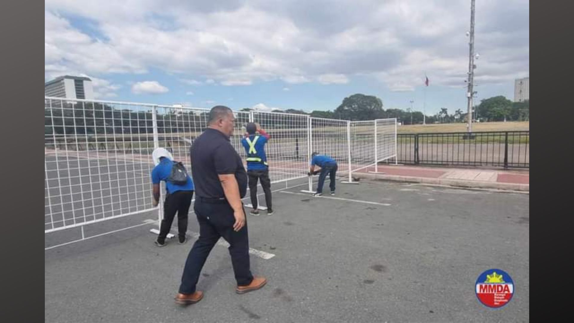 See-thru fences at tents inilagay na ng MMDA sa Quirino Grandstand