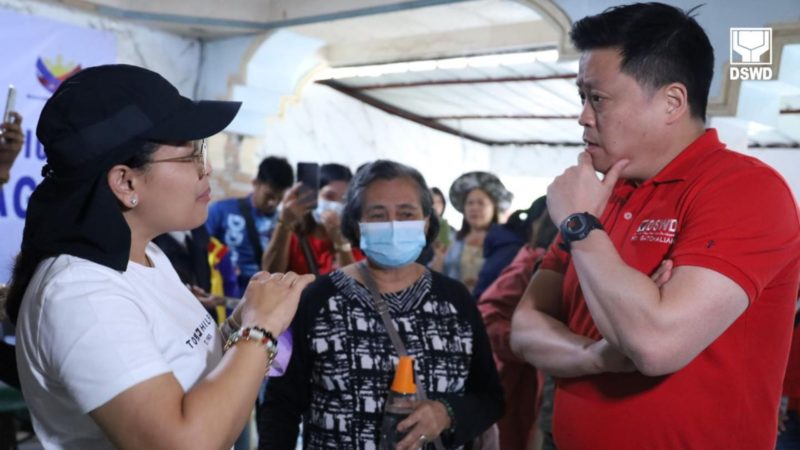 DSWD inabutan ng tulong ang pamilya ng mga nasawi sa landslide sa Davao De Oro