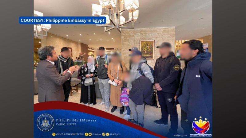 14 na Pinoy na inilikas sa Gaza nakatakdang dumating sa bansa