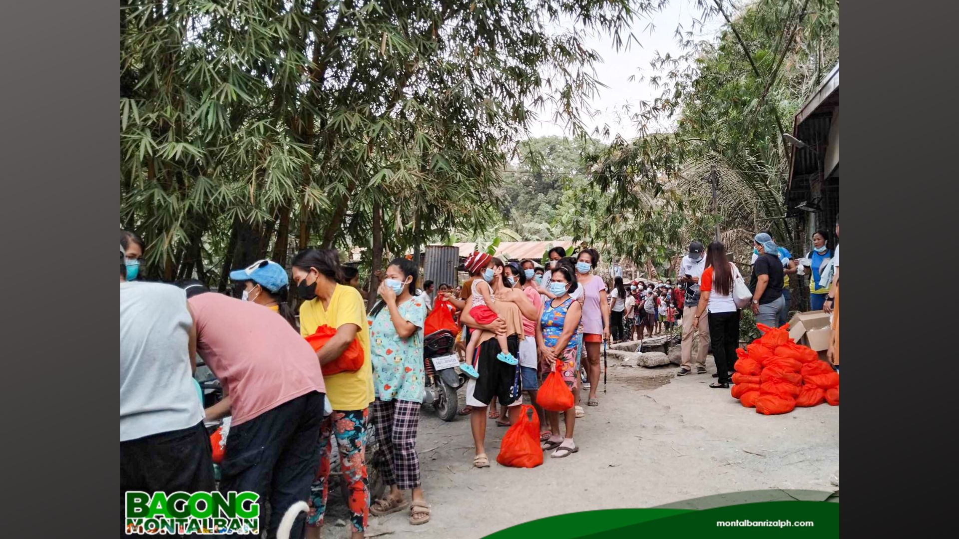 Mga residenteng apektado ng sunog sa landfill sa Montalban hinatiran ng relief goods