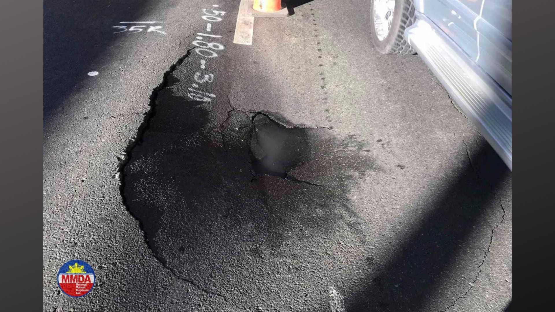 Bahagi ng Sales Road sa Pasay City isinara sa mga motorista dahil sa nakitang sinkhole