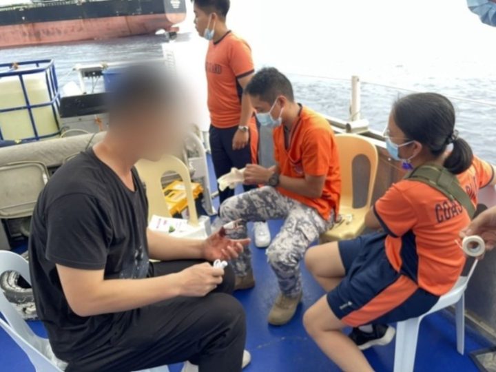 Chinese crew ng isang bulk carrier isinailalim sa medical evacuation matapos masugatan sa karagatang sakop ng Antique