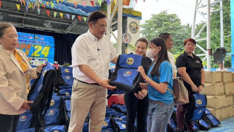 Pamamahagi ng libreng school supplies sa mga mag-aaral, sinimulan ng Muntinlupa LGU