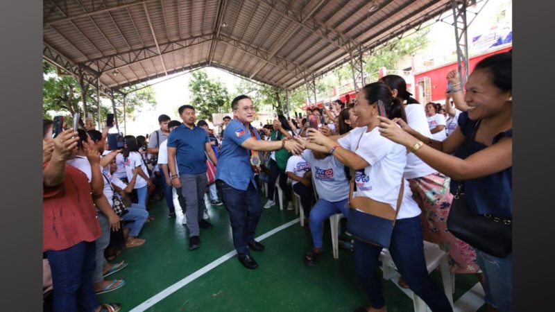 Sen. Go namahagi ng tulong sa mga healthcare frontliner sa Samar