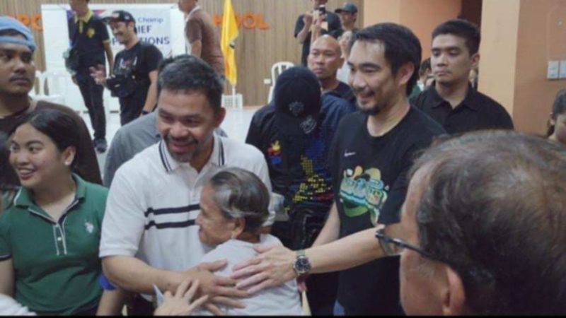 Dating Senador Manny Pacquiao nagkaloob ng tulong sa mga binahang residente sa Marikina at Pasig