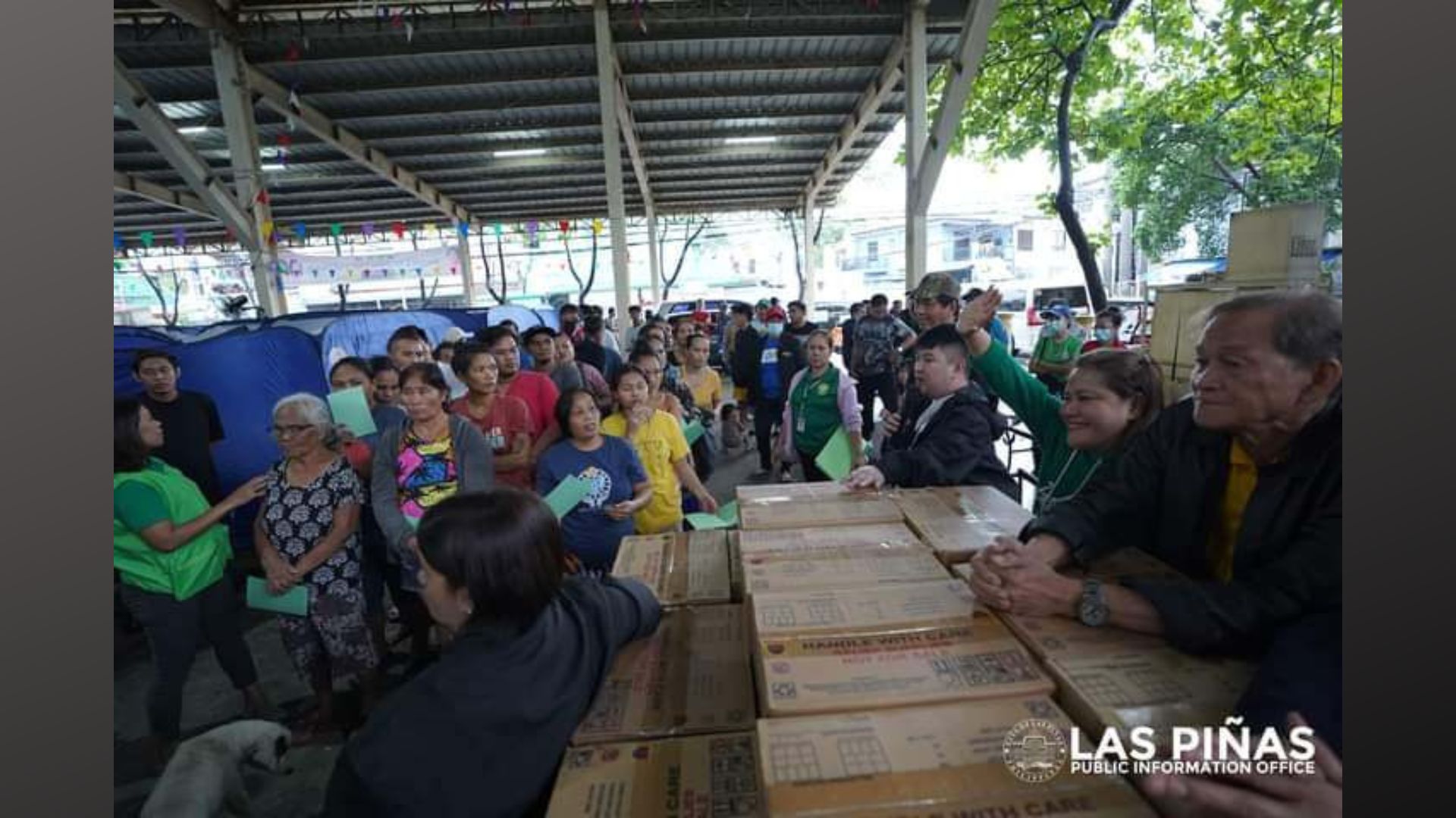 Mga residenteng naapektuhan ng bagyong Enteng sa Las Piñas City hinatiran ng tulong ng LGU