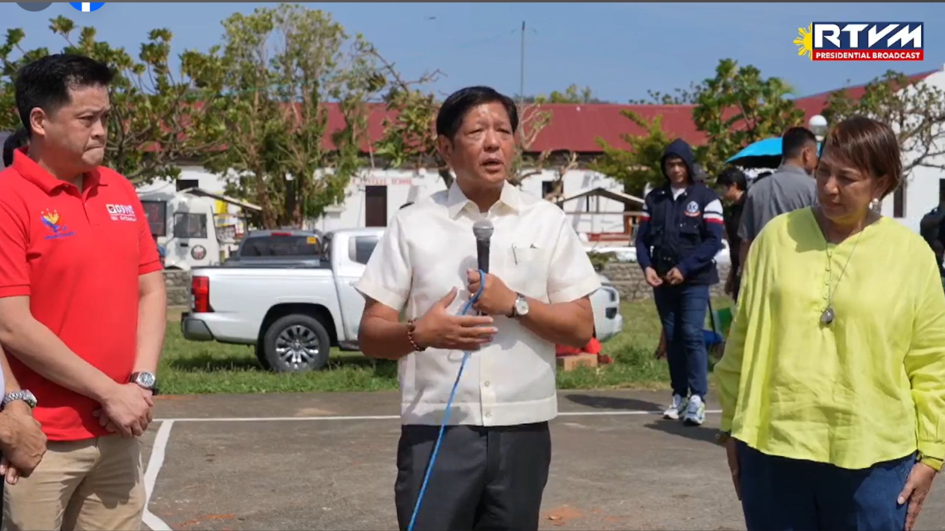 Pang. Marcos pinangunahan ang pamamahagi ng tulong sa mga nasalanta ng Bagyong Julian sa Batanes