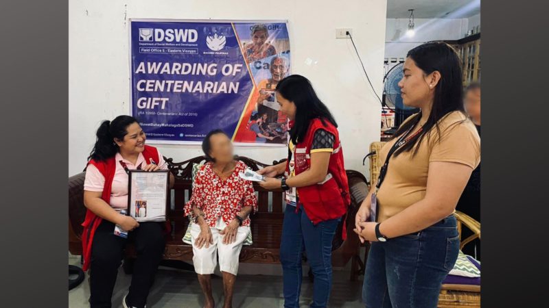 P100,000 natanggap ng tatlong Centenarians sa lalawigan ng Leyte