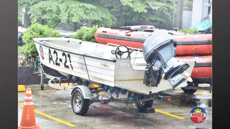 Rescue at emergency equipment ng MMDA handa nang ipadala sa mga lugar na apektado ng bagyong Kristine