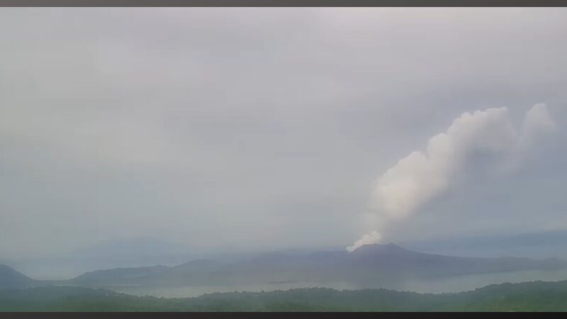 Taal Volcano muling nagkaroon ng minor phreatic eruption