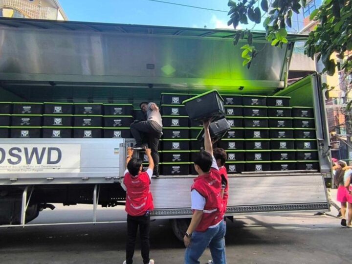 1,700 sleeping kits ipinamahagi ng DSWD sa mga naapektuhan ng sunog sa Tondo, Maynila