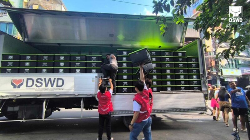 1,700 sleeping kits ipinamahagi ng DSWD sa mga naapektuhan ng sunog sa Tondo, Maynila