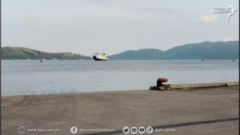 Barko na may lulang mahigit 100 pasahero sumadsad sa bahagi ng Romblon