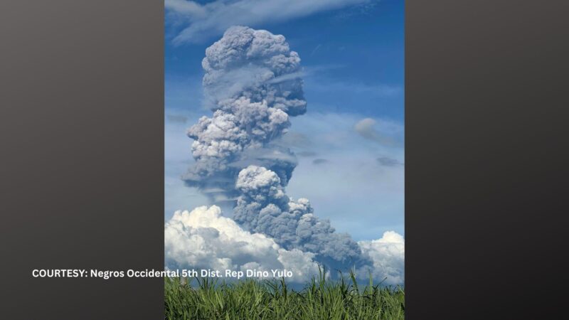 BREAKING: Kanlaon Volcano pumutok; Alert Level 3 itinaas ng Phivolcs