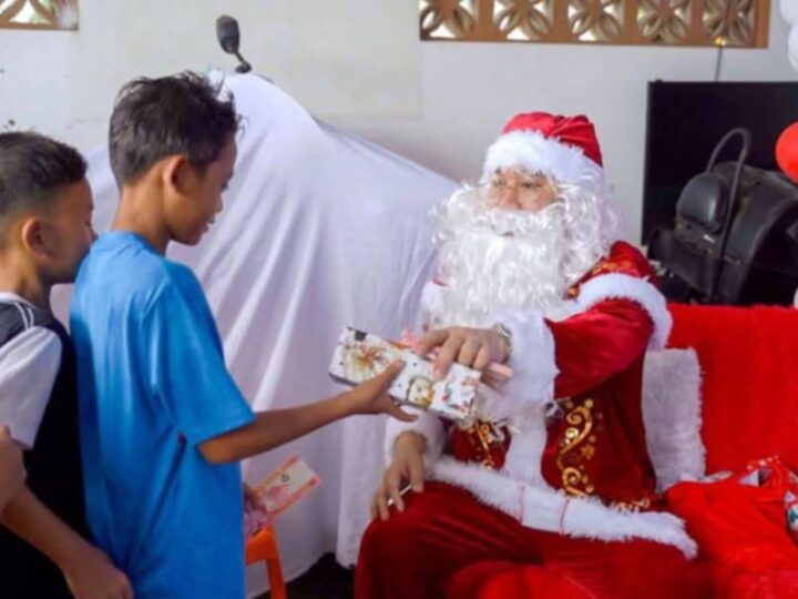 Real-life Santa Claus ng Infanta, nagpasaya ng mahigit 1,000 mga bata