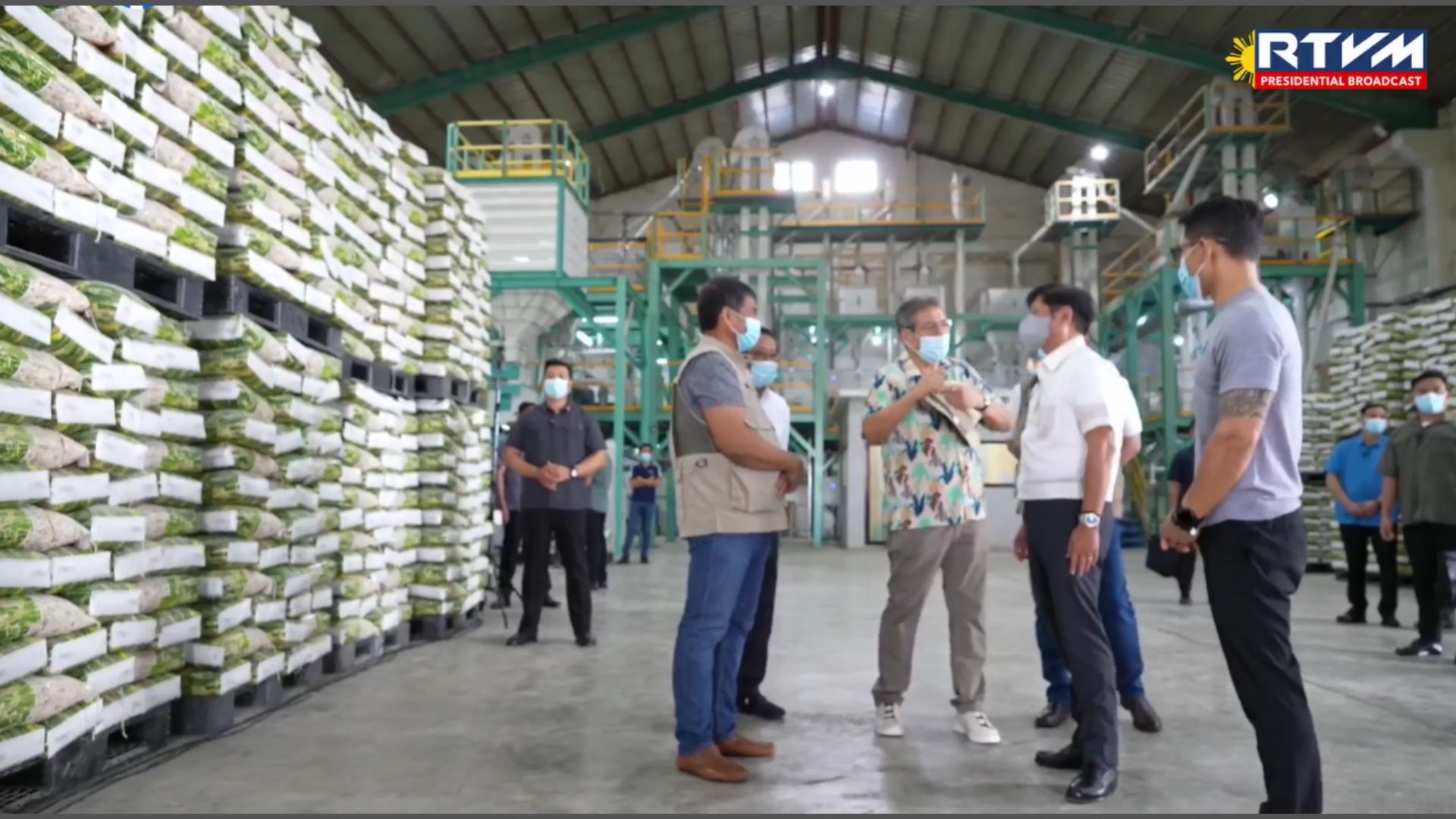Pang. Marcos nag-inspeksyon sa Rice Processing System sa Isabela