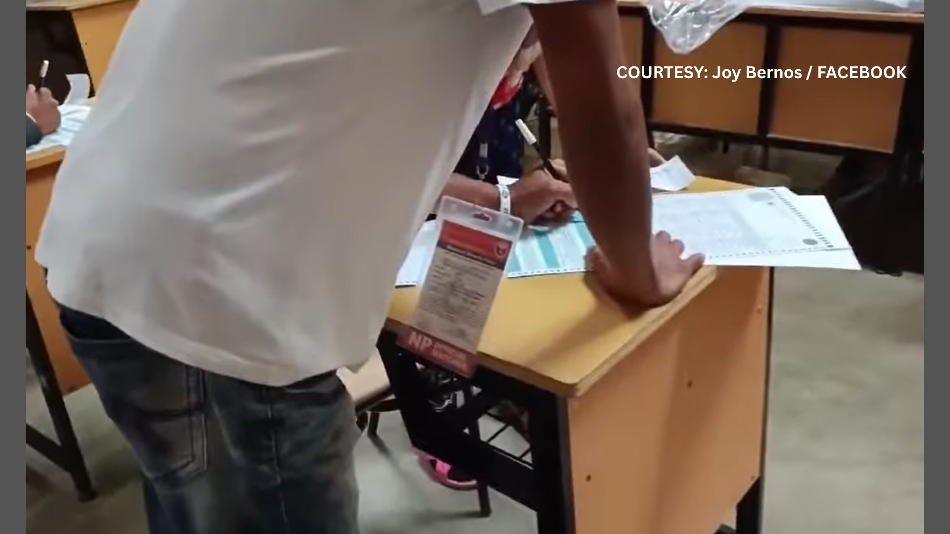 Poll watchers na nakuhanan ng video na tumutulong sa pag-shade ng balota, mananagot sa batas ayon sa Comelec