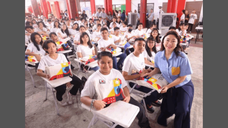 194,000 Taguig public students tumanggap ng free school packages
