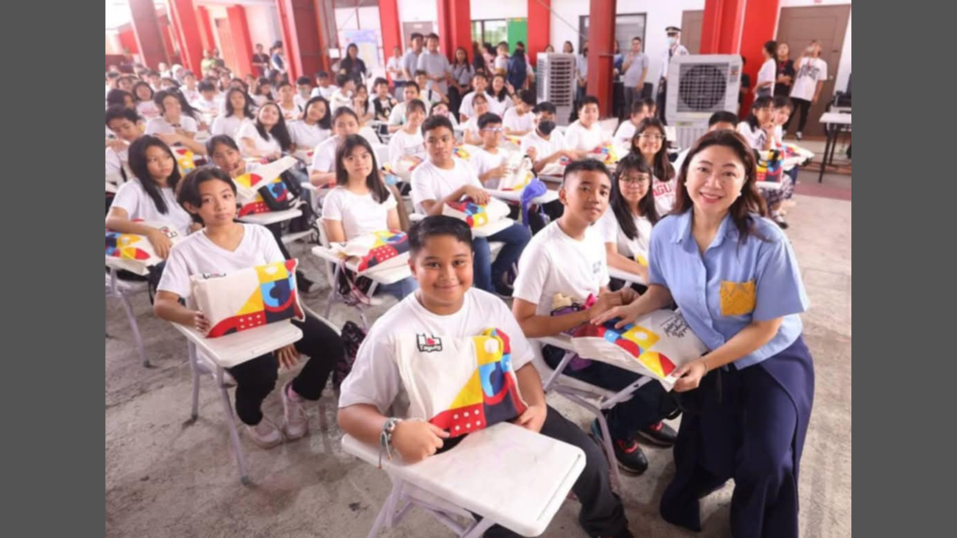 194,000 Taguig public students tumanggap ng free school packages