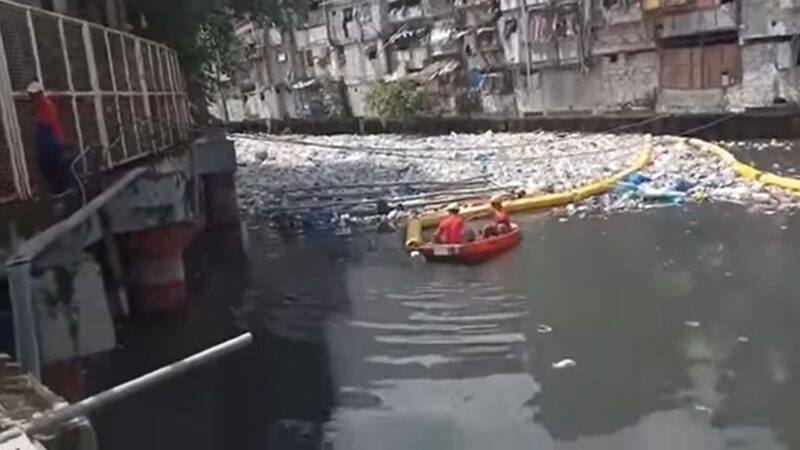 Mahgit 21 toneladang basura nahakot ng MMDA sa pumping station sa Quiapo