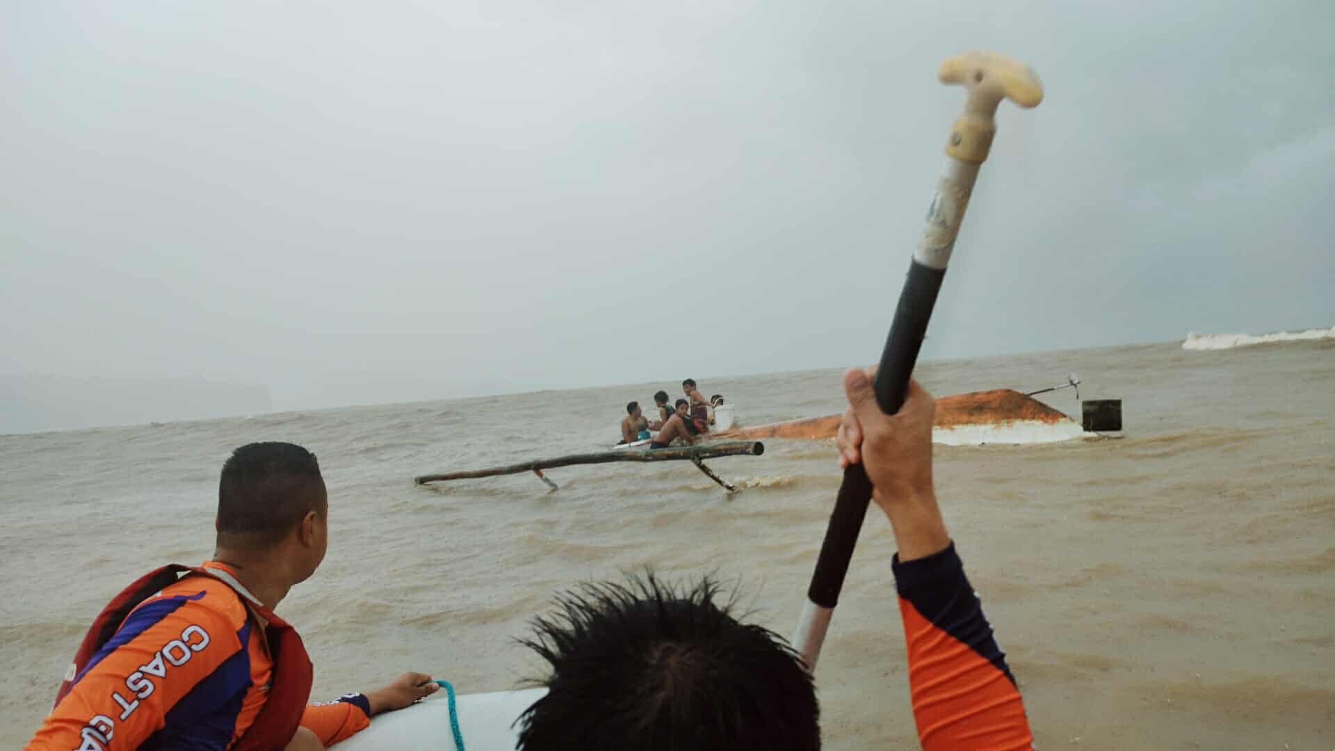 6 na sakay ng 2 bangka sa Ternate, Cavite nailigtas
