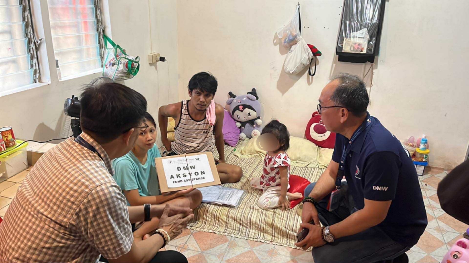 PWD na anak ng OFW sa Pateros, pinagkalooban ng tulong ng DMW