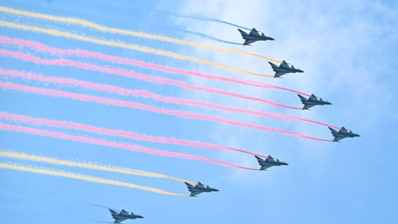 Missiles, fighter jets, ibinalandra ng China