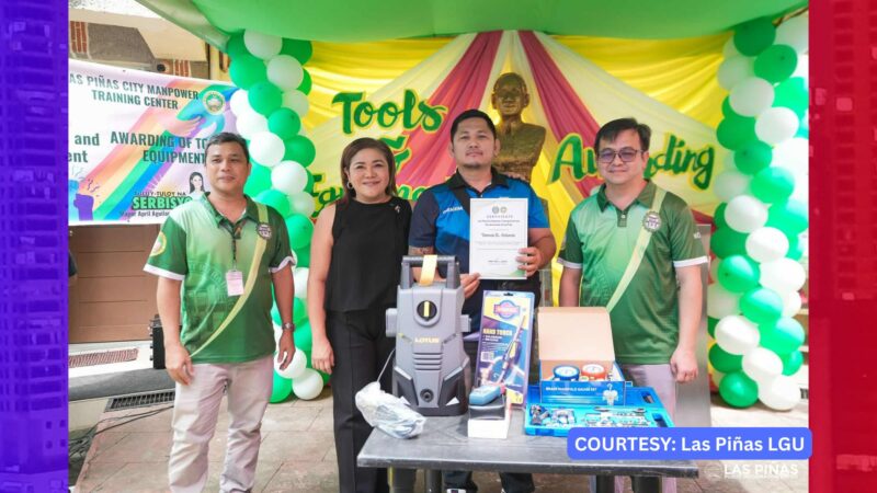Halos 50 graduates ng training center ng Las Piñas City binigyan ng libreng kagamitan sa kabuhayan