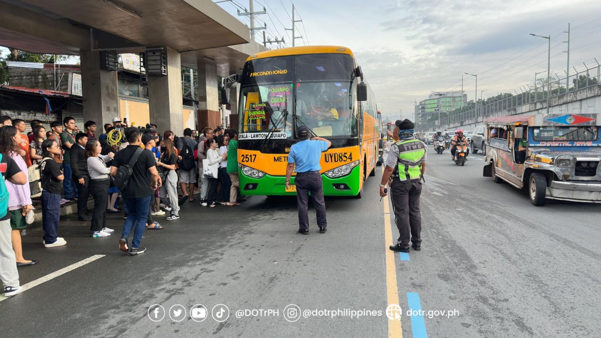DOTr tiniyak sa mga transport groups na reresolbahin ang kakulangan sa bumibiyaheng PUVs